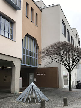 Foto des Eingangsbereichs der Kammern Aalen des Arbeitsgerichts Stuttgart Foto des Eingangsbereichs der Kammern Aalen des Arbeitsgerichts Stuttgart