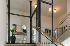 Foto mit Treppenhaus zu den Dienstzimmern im Arbeitsgericht Reutlingen Foto mit Treppenhaus zu den Dienstzimmern im Arbeitsgericht Reutlingen