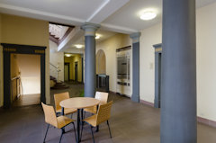 Bild - Wartebereich im Foyer im 1. Obergeschoss Bild des Foyers und Wartebereichs im 1. Obergeschoss