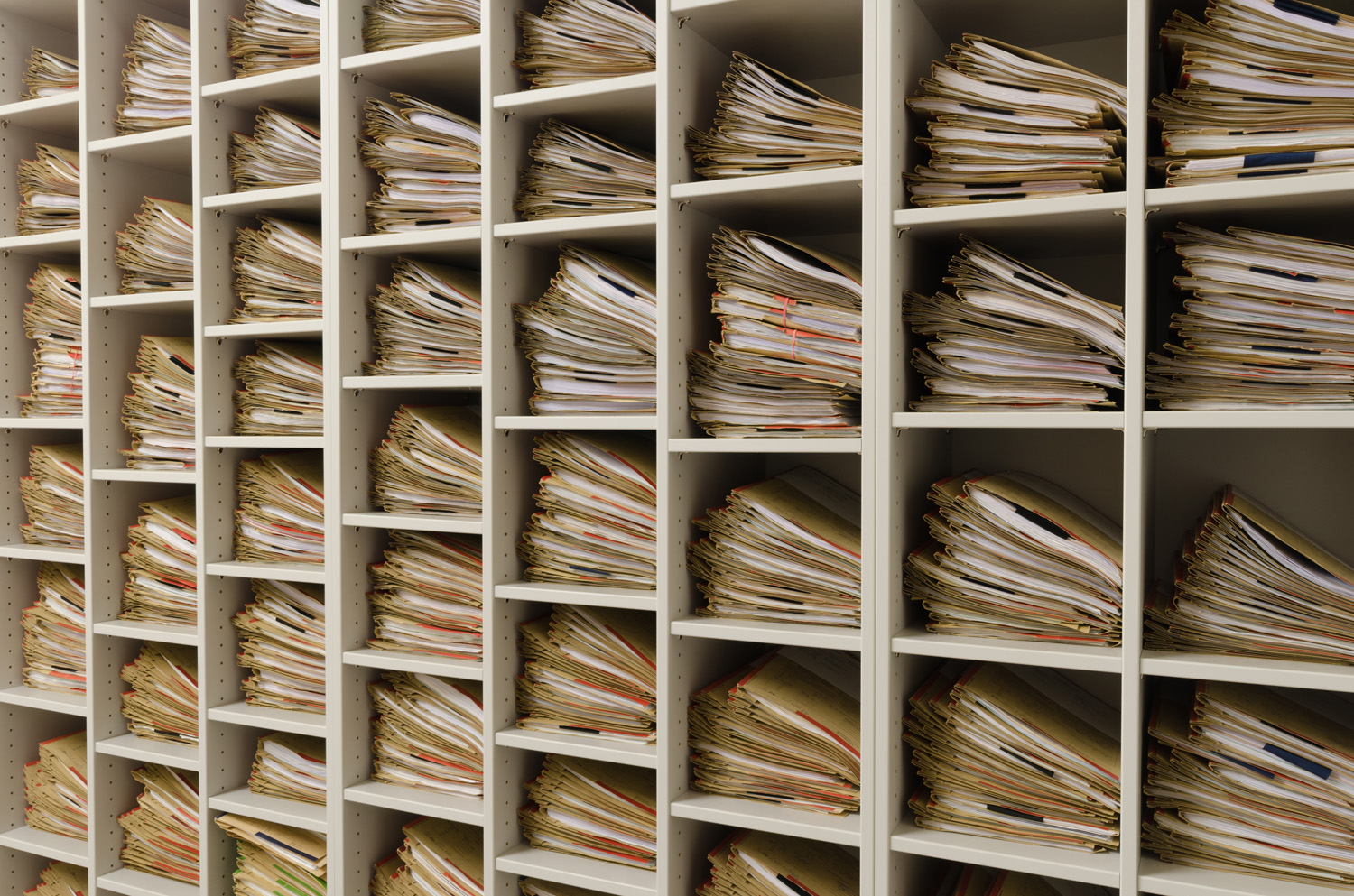 Bild zeigt einen Archivschrank mit Akten Bild zeigt einen Archivschrank mit Akten