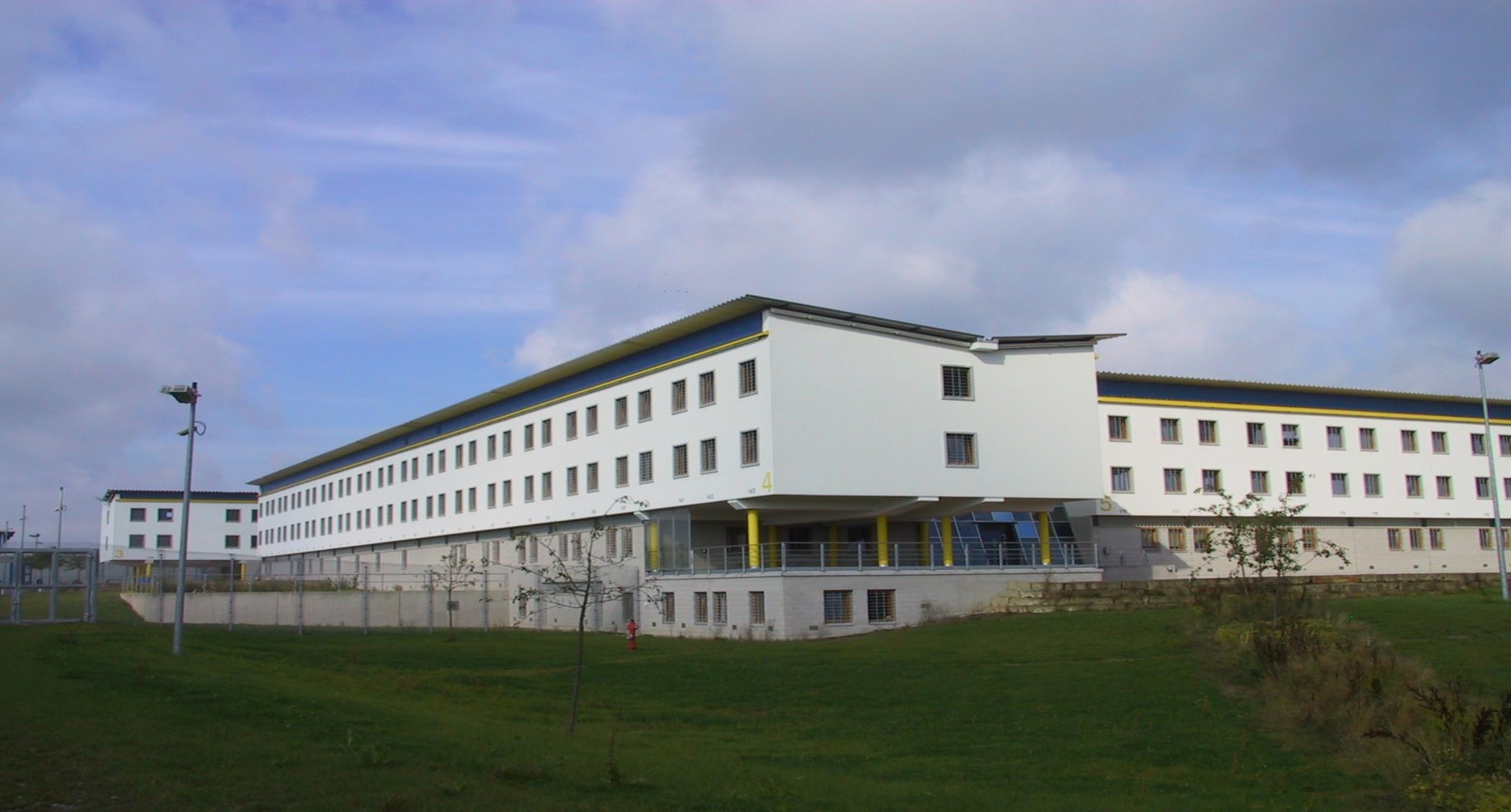 Außenansicht eines Hafthauses der JVA Schwäbisch Hall