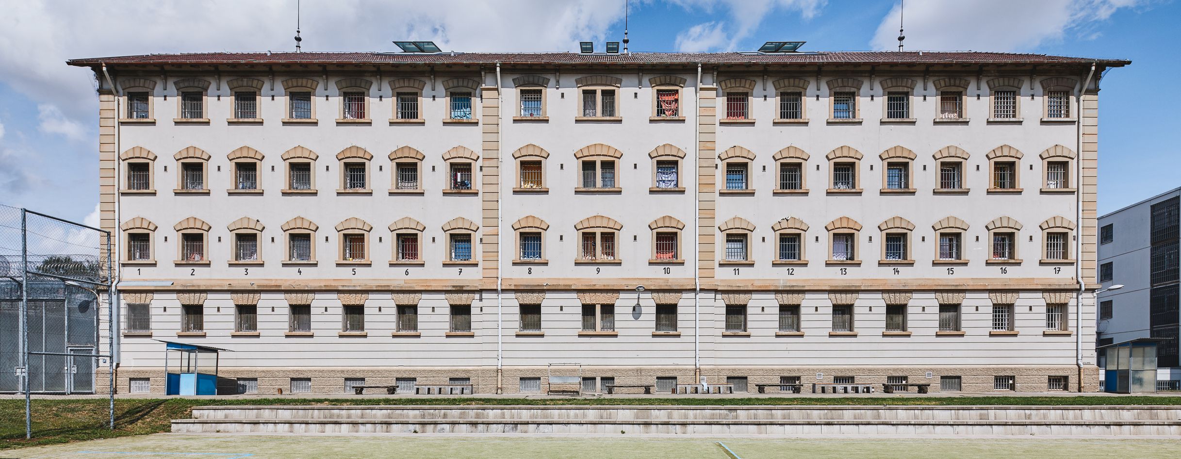 Außenfassade der JVA Rottenburg